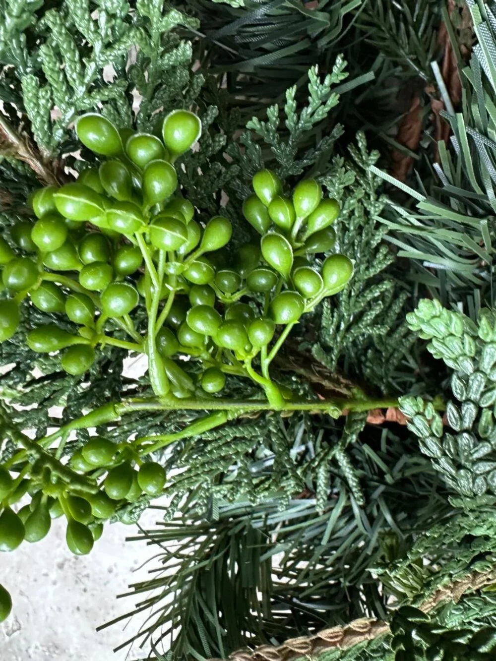 VINTAGE BRAND PINE WREATH WITH GREEN BERRIES AND FAUX BRANCHES:NWT